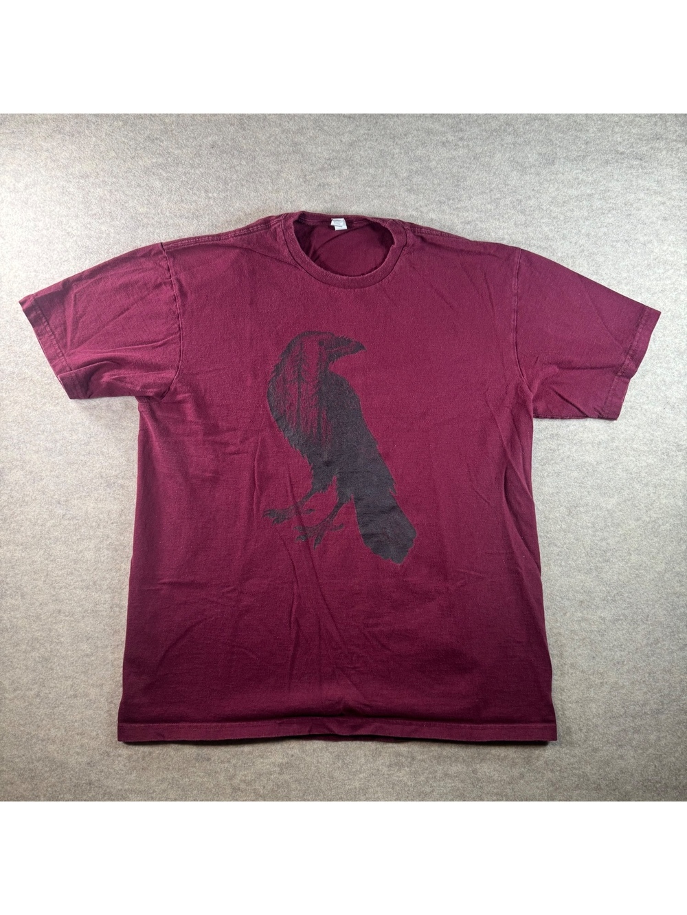 Ideal Burgundy Graphic T-Shirt with Black Raven Print, Size Large